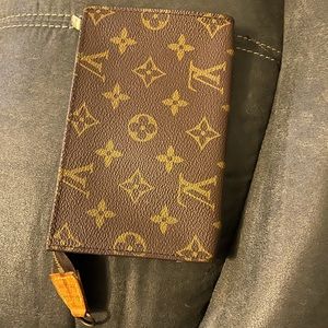 An original 1995 LV Wallet. Louis Vuitton fabricated in September 1995 in France